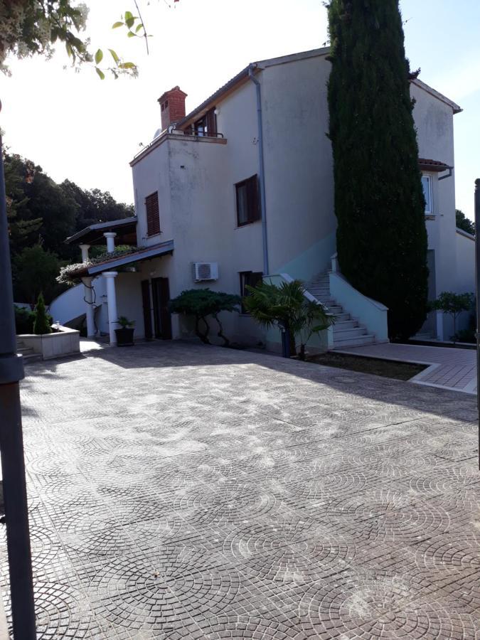 Ljudmila Doo Apartment Banjole Bagian luar foto