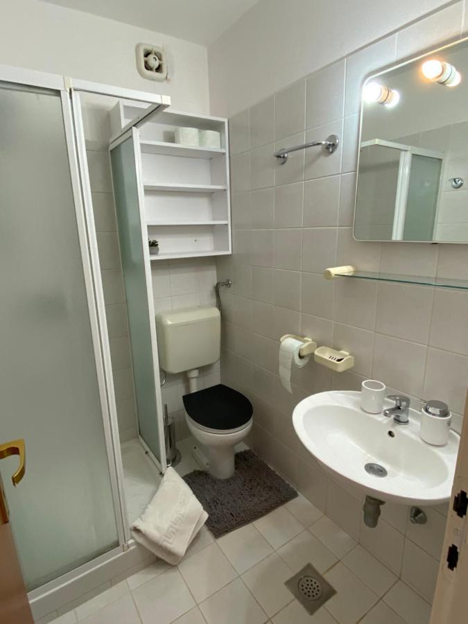 Ljudmila Doo Apartment Banjole Bagian luar foto